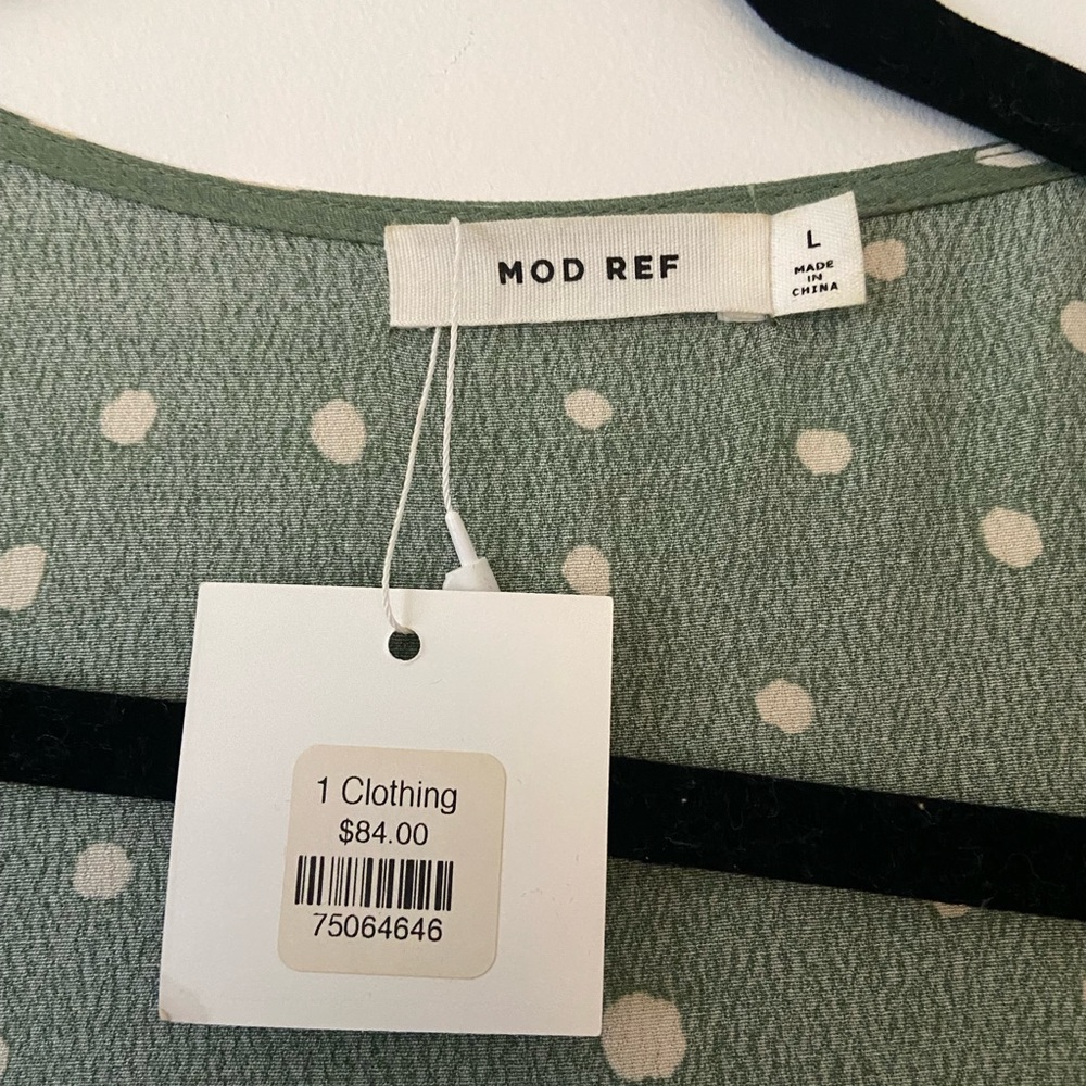 🚨 PRICE DROP 🚨 Green polka dot Mod Ref wrap midi dress - Picture 3 of 6